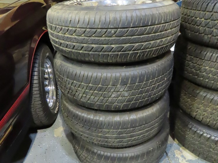 1970's-oldsmobile-rallye-rims-in-white-image-2