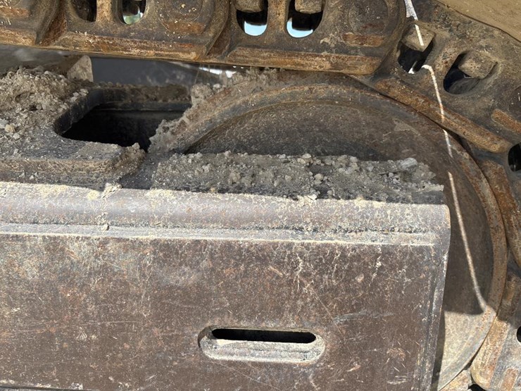 2014-deere-380g-lc-image-46