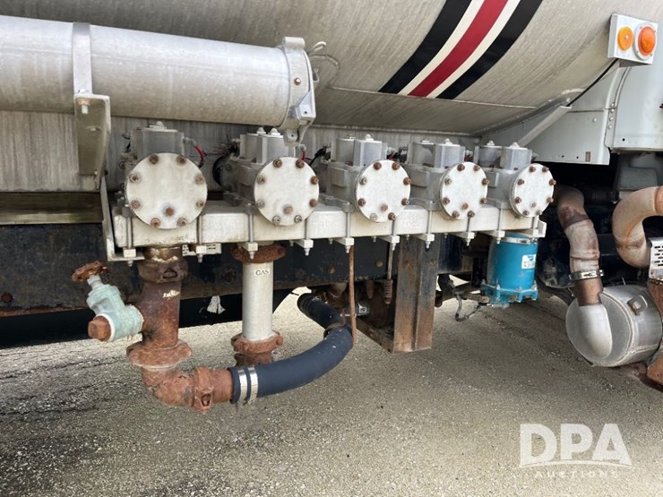 2010-freightliner-business-class-m2-petroleum-truck-(jn2961,-unit-491)-image-36