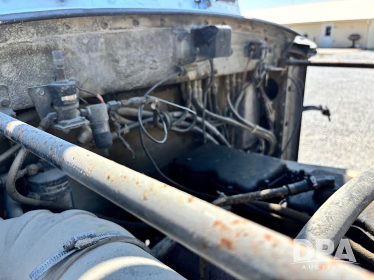 1986-peterbilt-359-image-66