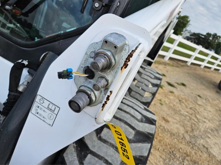 2019-bobcat-s590-image-12