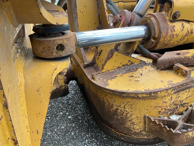 2012-caterpillar-d6t-lgp-image-10