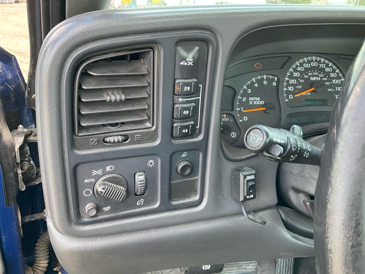 2004-chevrolet-k2500-image-75