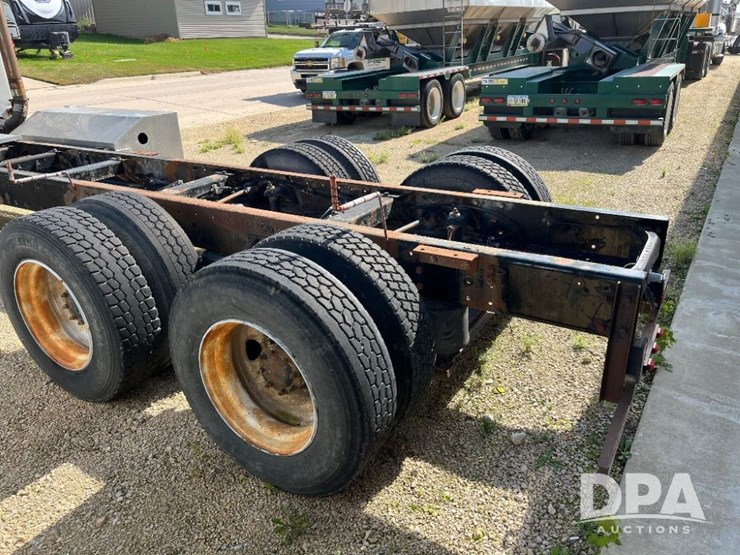 2000-peterbilt-385-image-11