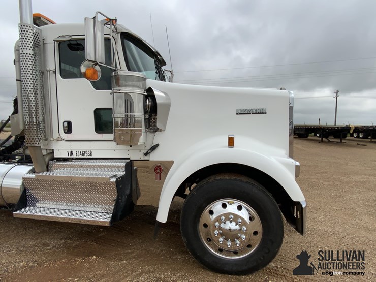 2015-kenworth-w900-image-15