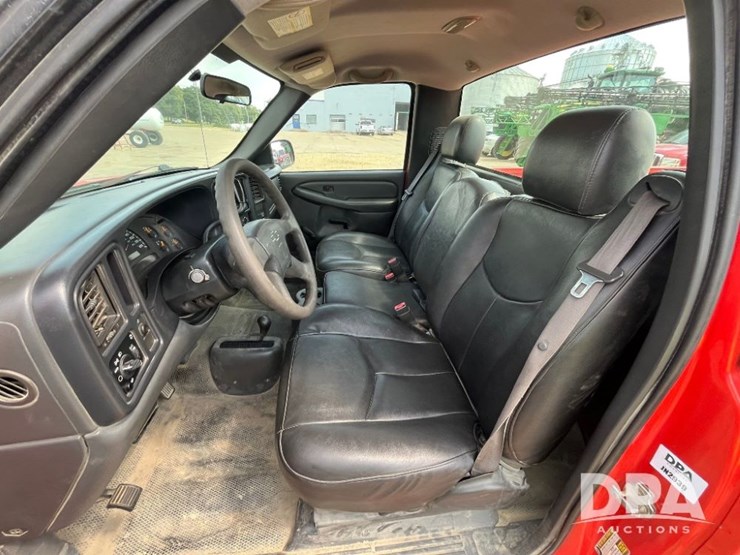 2004-chevrolet-2500hd-image-45