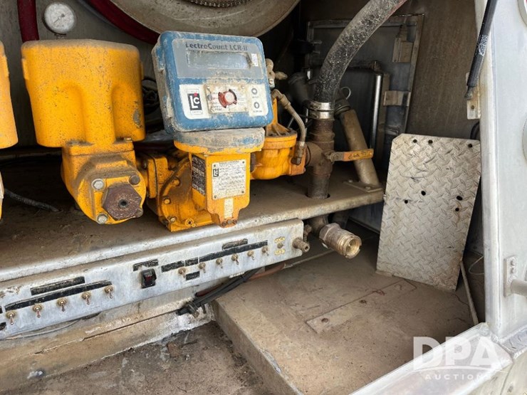 2010-freightliner-business-class-m2-petroleum-truck-(jn2961,-unit-491)-image-46