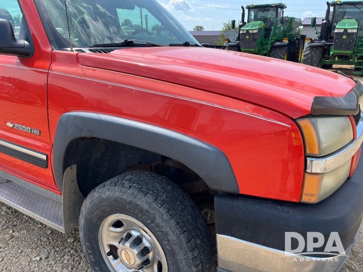 2004-chevrolet-2500hd-image-28