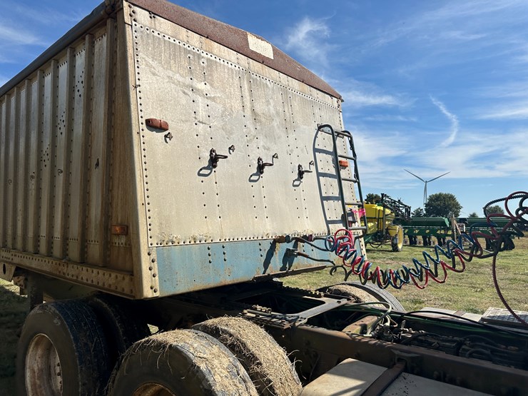#32158-•-hobbs-42'-t/a-aluminum-hopper-bottom-trailer-vin:-blv-9983-04-image-49