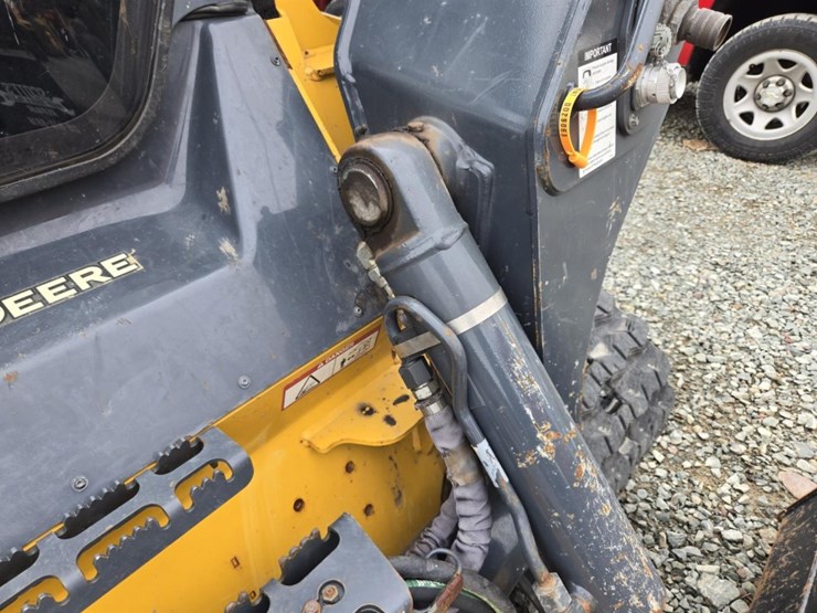2022-deere-333g-image-14