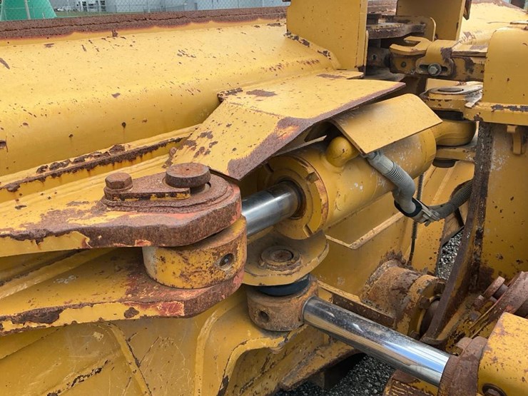 2012-caterpillar-d6t-lgp-image-11