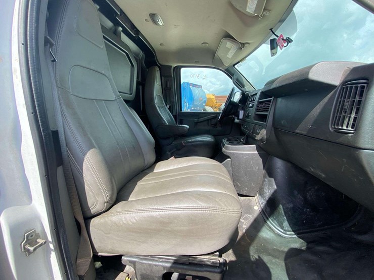 2019-chevrolet-express-2500-image-29