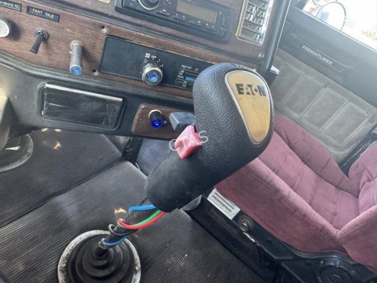 1989-freightliner-fl112-image-14