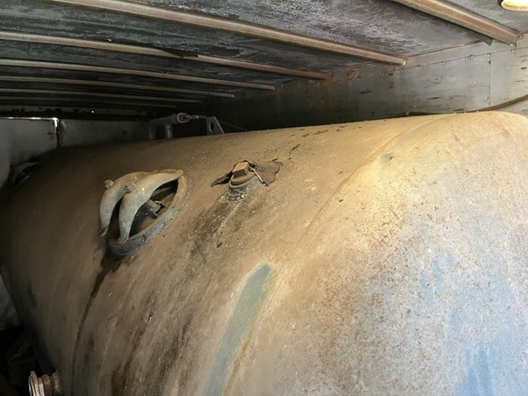 #1609-•-40’-enclosed-fuel-trailer-image-14