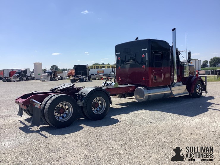 2016-kenworth-w900-image-5