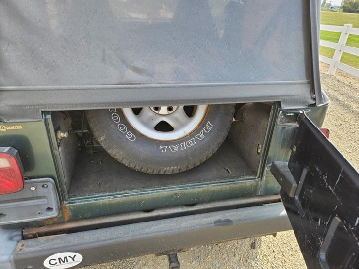 1999-jeep-wrangler-image-13