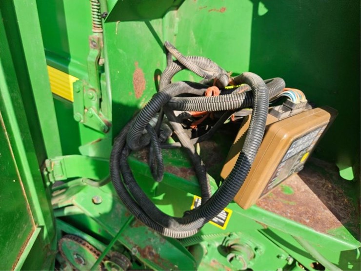 john-deere-566-image-28