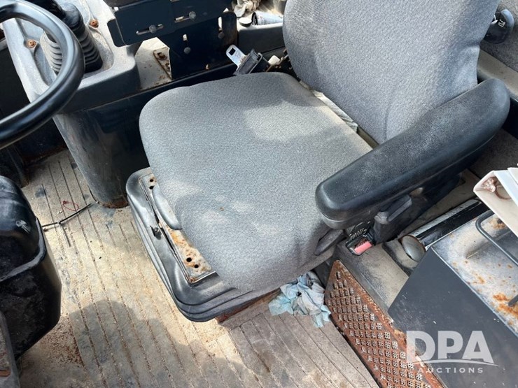 deere-444j-image-35