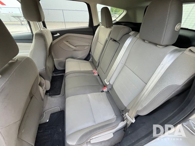 2015-ford-escape-se-image-32