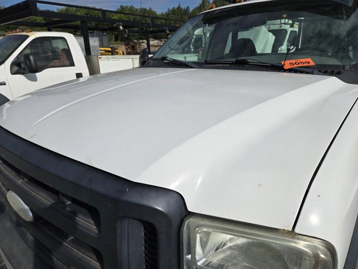 2006-ford-f550-image-12