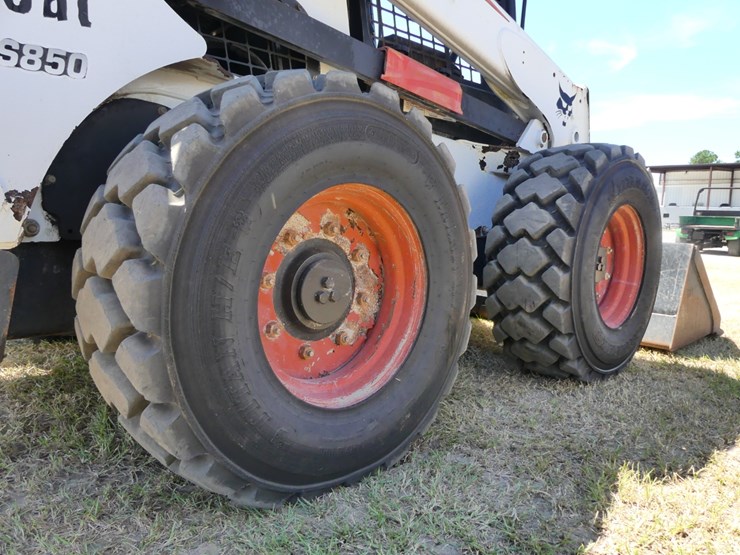 2012-bobcat-s850-image-5