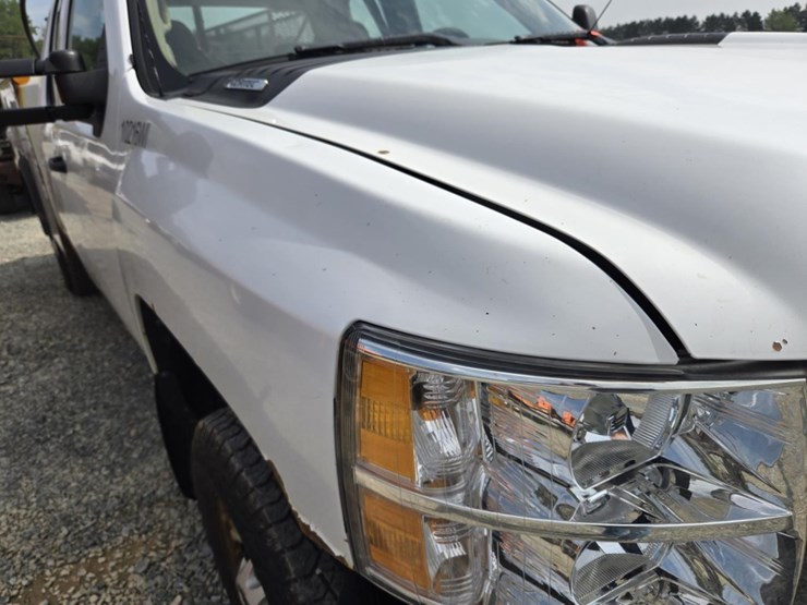 2011-chevrolet-2500hd-image-11