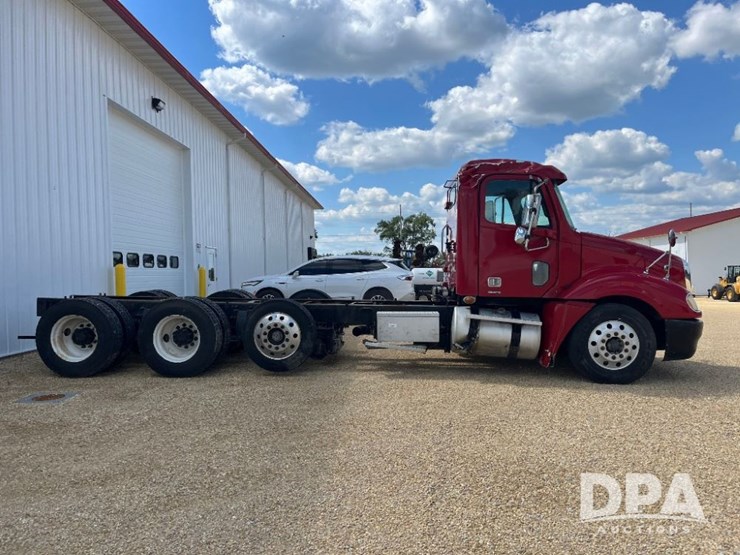 2007-freightliner-columbia-truck-(jn2954,-unit-2158)-image-8