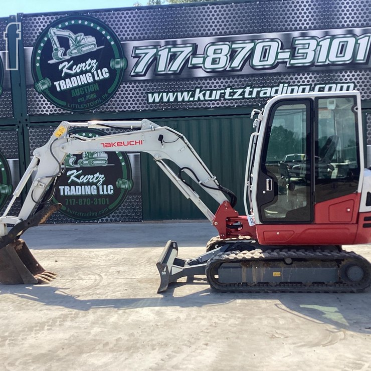 2022 TAKEUCHI TB235-2