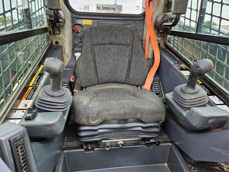 deere-331g-image-34