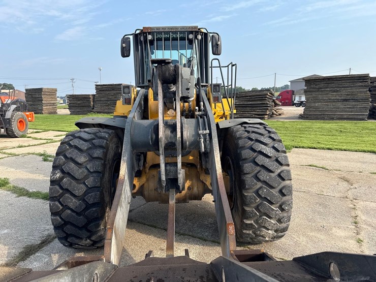 2016-deere-744kii-image-10