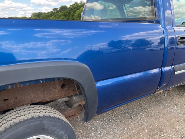 2004-chevrolet-k2500-image-44