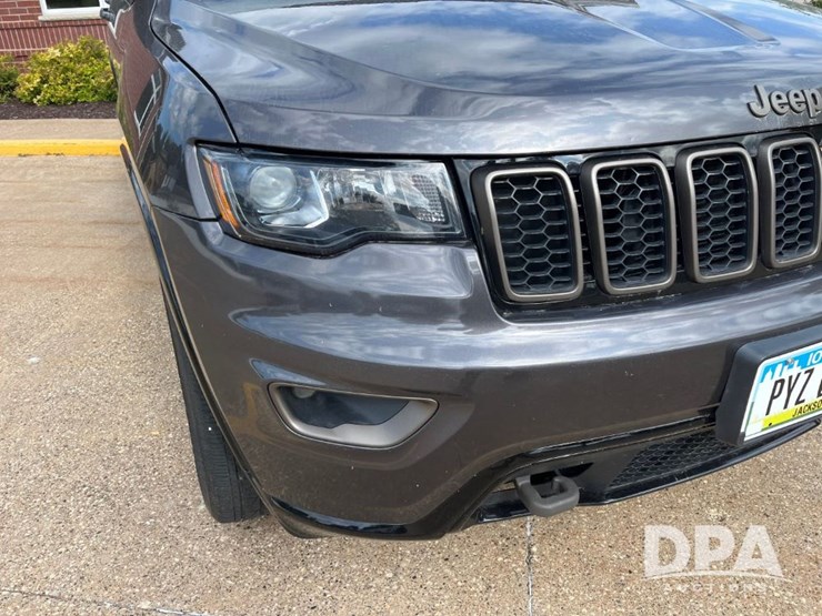 2016-jeep-grand-cherokee-image-21