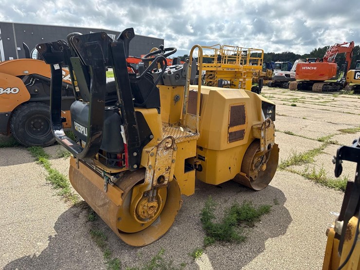 caterpillar-cb24-image-4