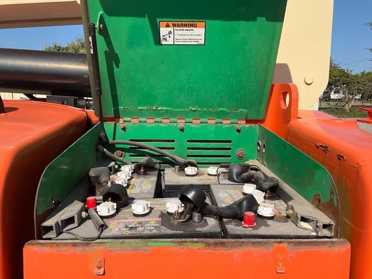 2010-jlg-m600jp-image-19