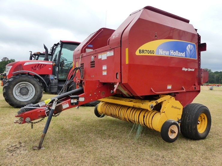 2013-new-holland-br7060-image-1