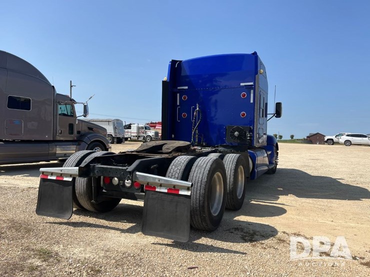2013-kenworth-t660-image-12