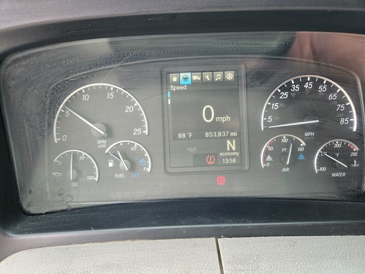 2019-freightliner-cascadia-126-image-64