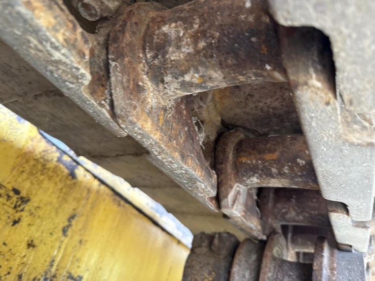 2014-komatsu-d65px-17-image-52