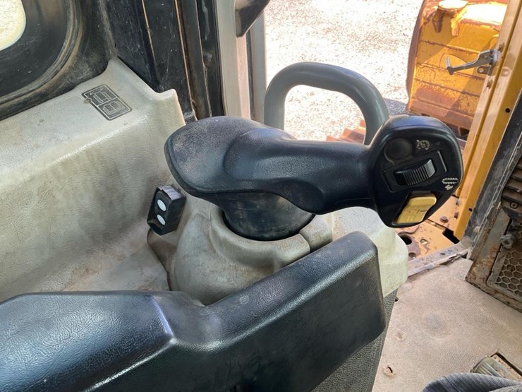 2012-caterpillar-d6t-lgp-image-54