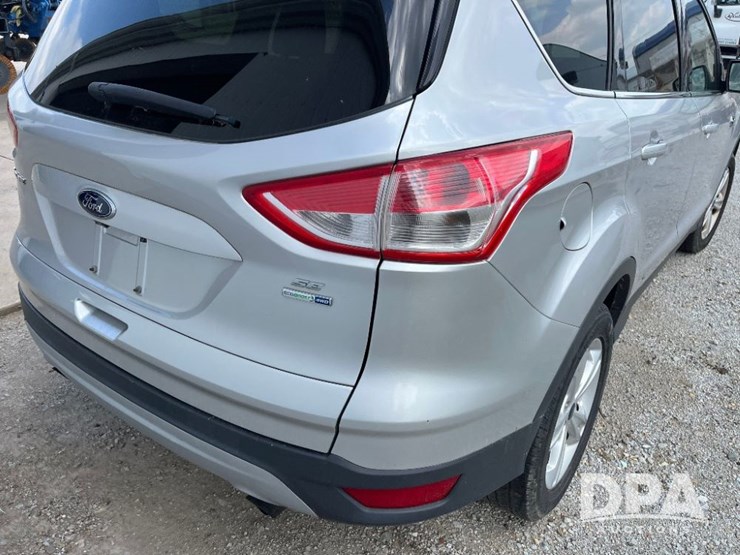 2015-ford-escape-se-image-24