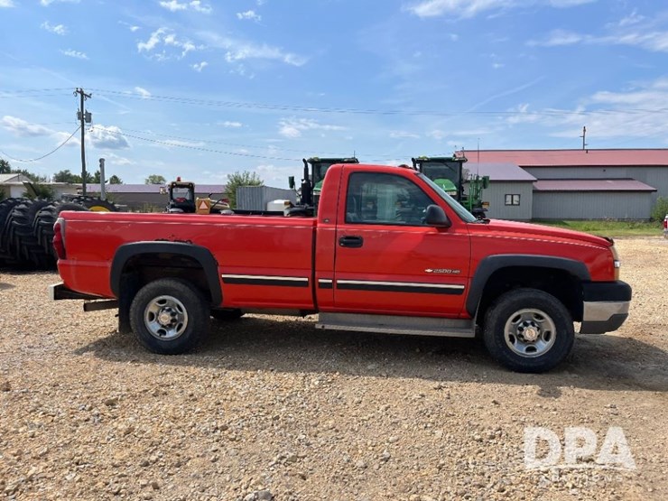2004-chevrolet-2500hd-image-8
