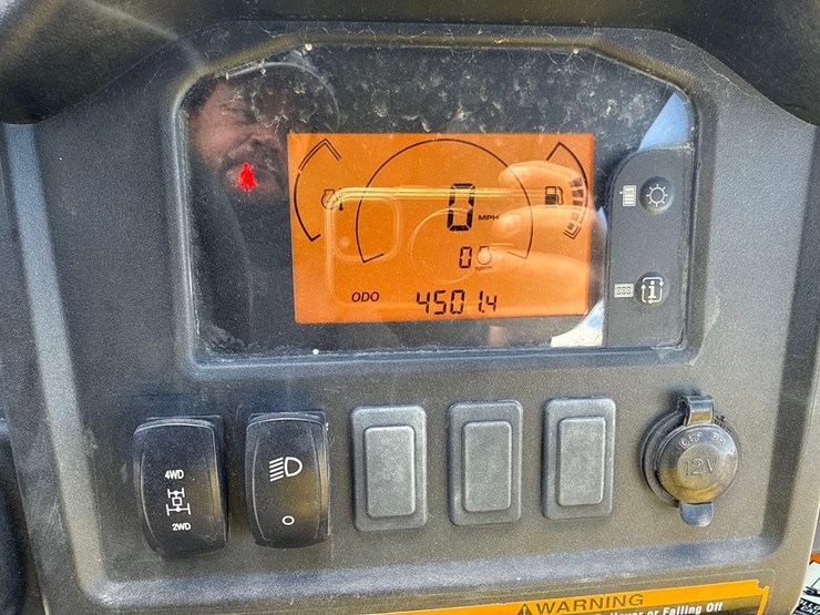 2018-john-deere-gator-image-11