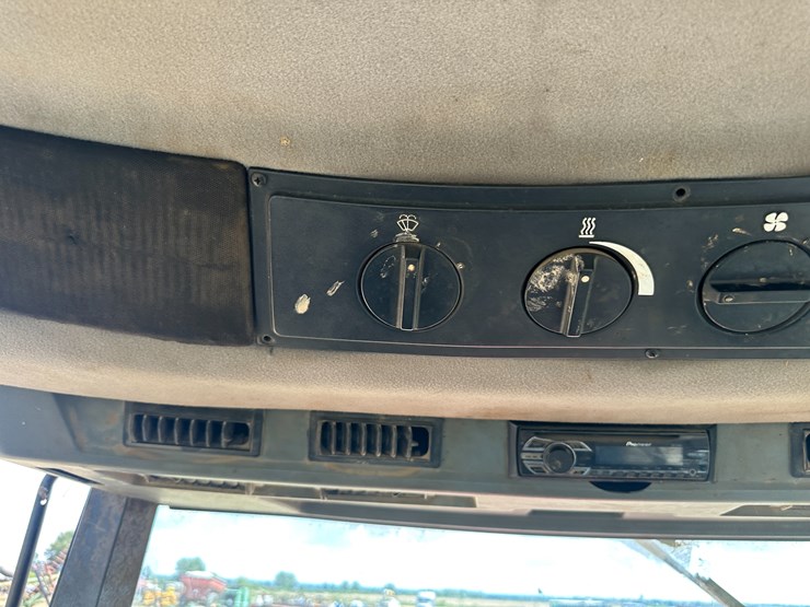 #32185-•-1995-case-international-7250-mfwd-tractor-jja0056887-image-51
