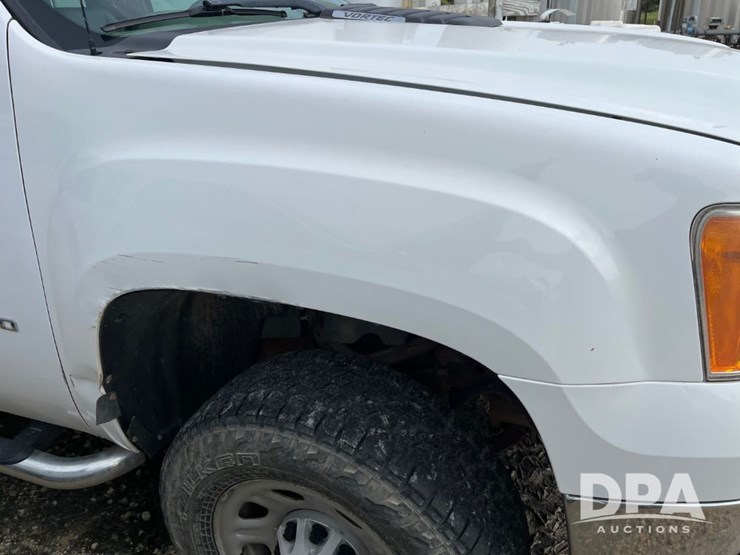 2012-gmc-3500hd-image-16