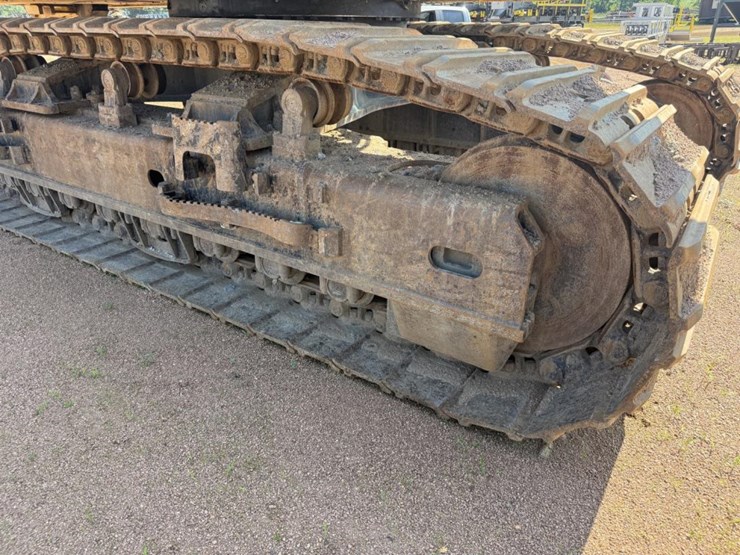 2020-deere-670g-lc-image-14