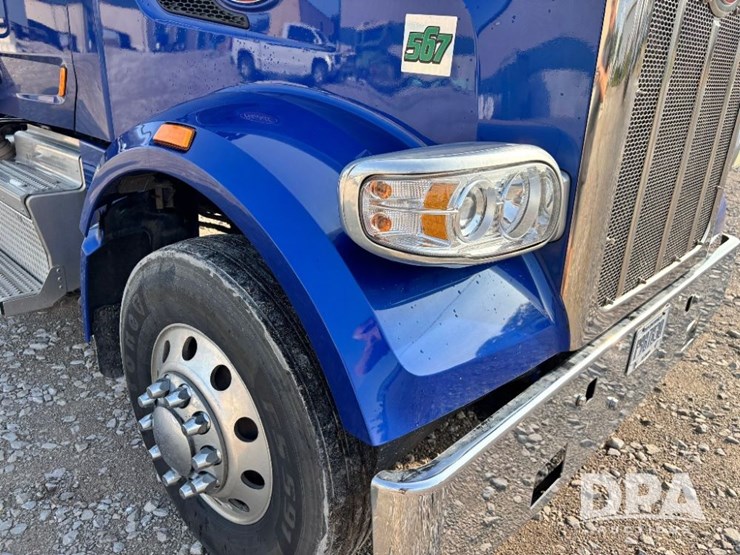 2019-peterbilt-567-image-57