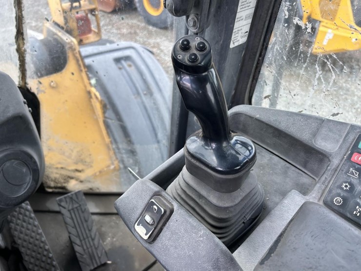 2014-deere-824k-image-67