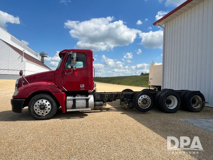 2007-freightliner-columbia-truck-(jn2954,-unit-2158)-image-17