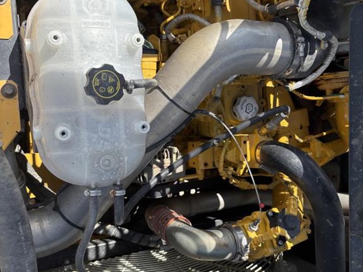 2014-deere-380g-lc-image-21