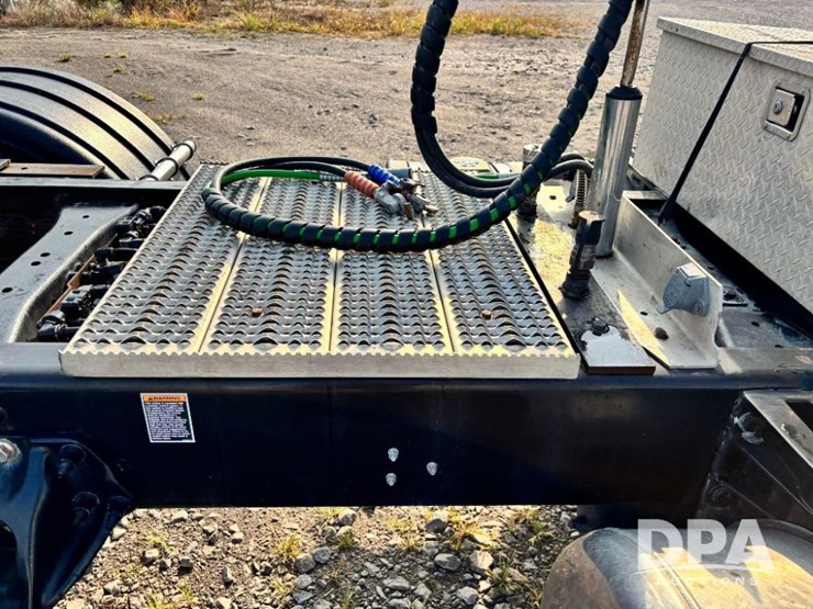 2019-peterbilt-567-image-47